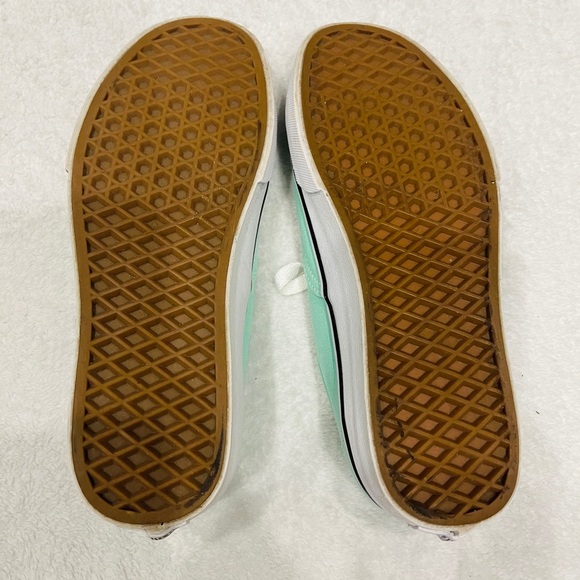 Vans - Picture 4 of 4